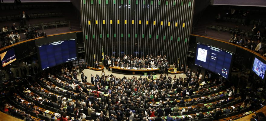 O Brasil terá que viver até 2019 com um congresso assolado por denúncias de corrupção?